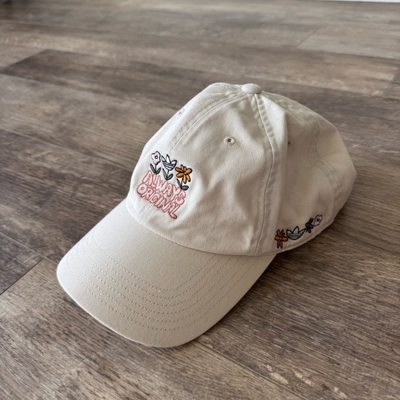 Like New! Adidas “Always Original” Embroidered Flower Cream Baseball Hat - Picture 6 of 7